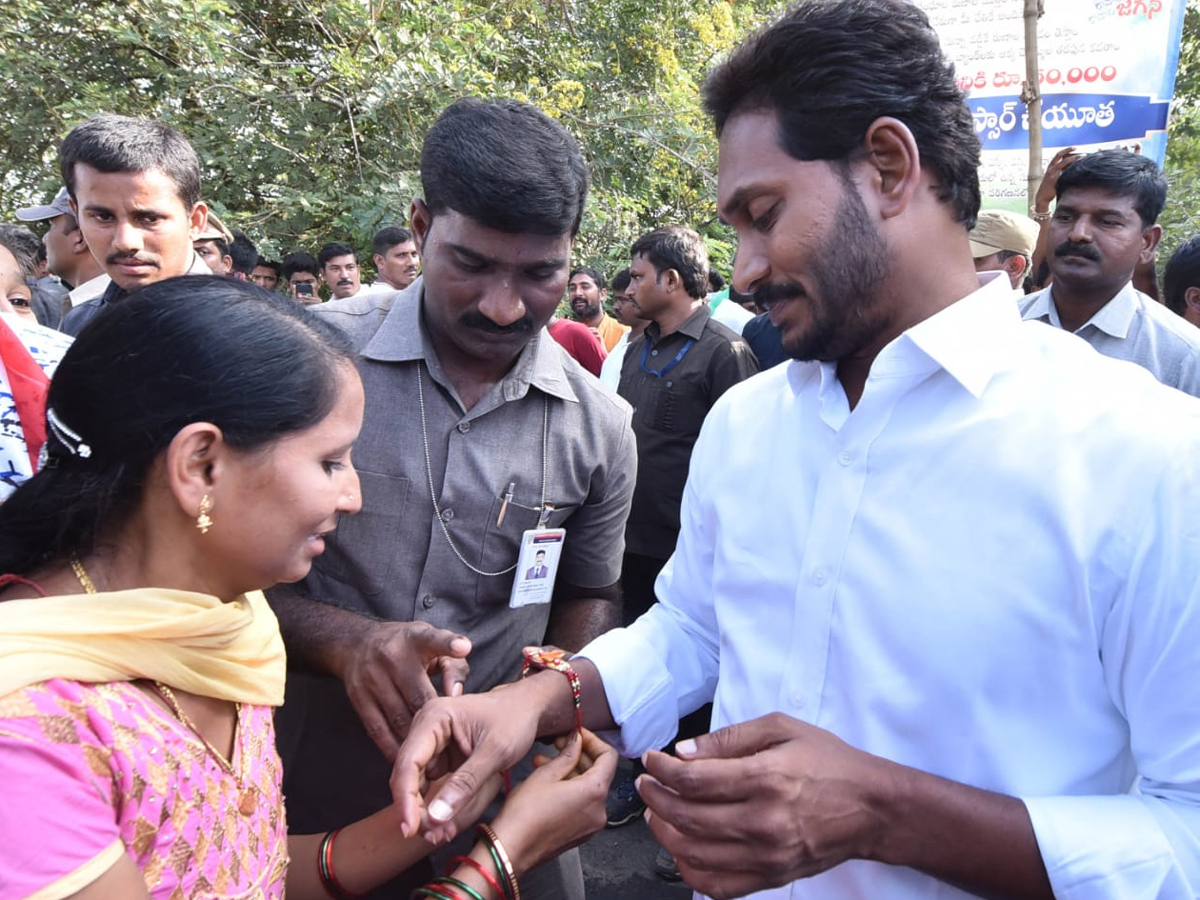 YS Jagan PrajaSankalpaYatra Day 301th Photo Gallery - Sakshi12