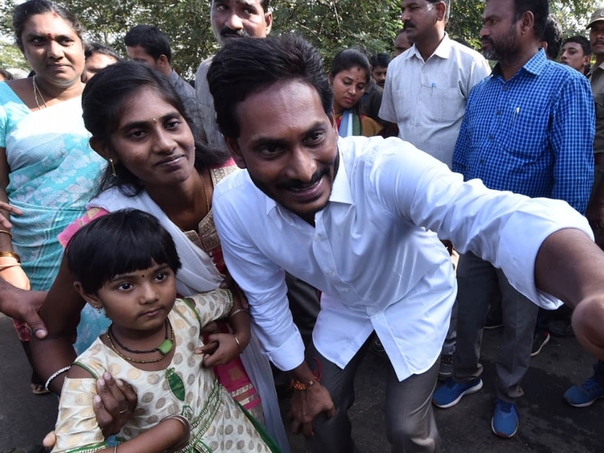 YS Jagan PrajaSankalpaYatra Day 301th Photo Gallery - Sakshi14