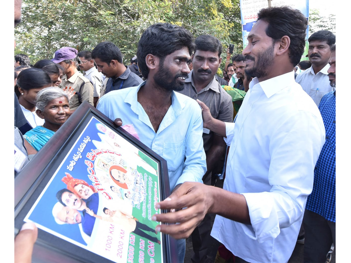 YS Jagan PrajaSankalpaYatra Day 301th Photo Gallery - Sakshi2