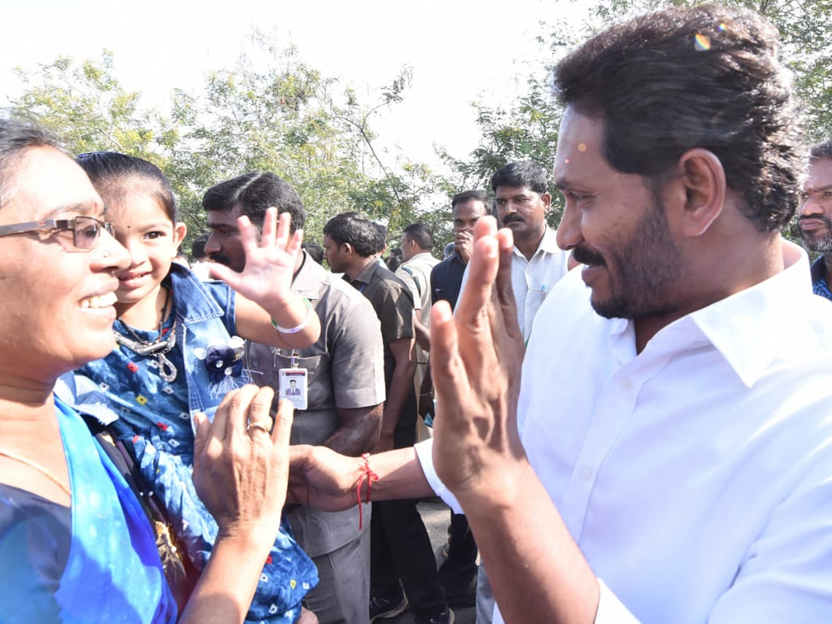 YS Jagan PrajaSankalpaYatra Day 301th Photo Gallery - Sakshi3