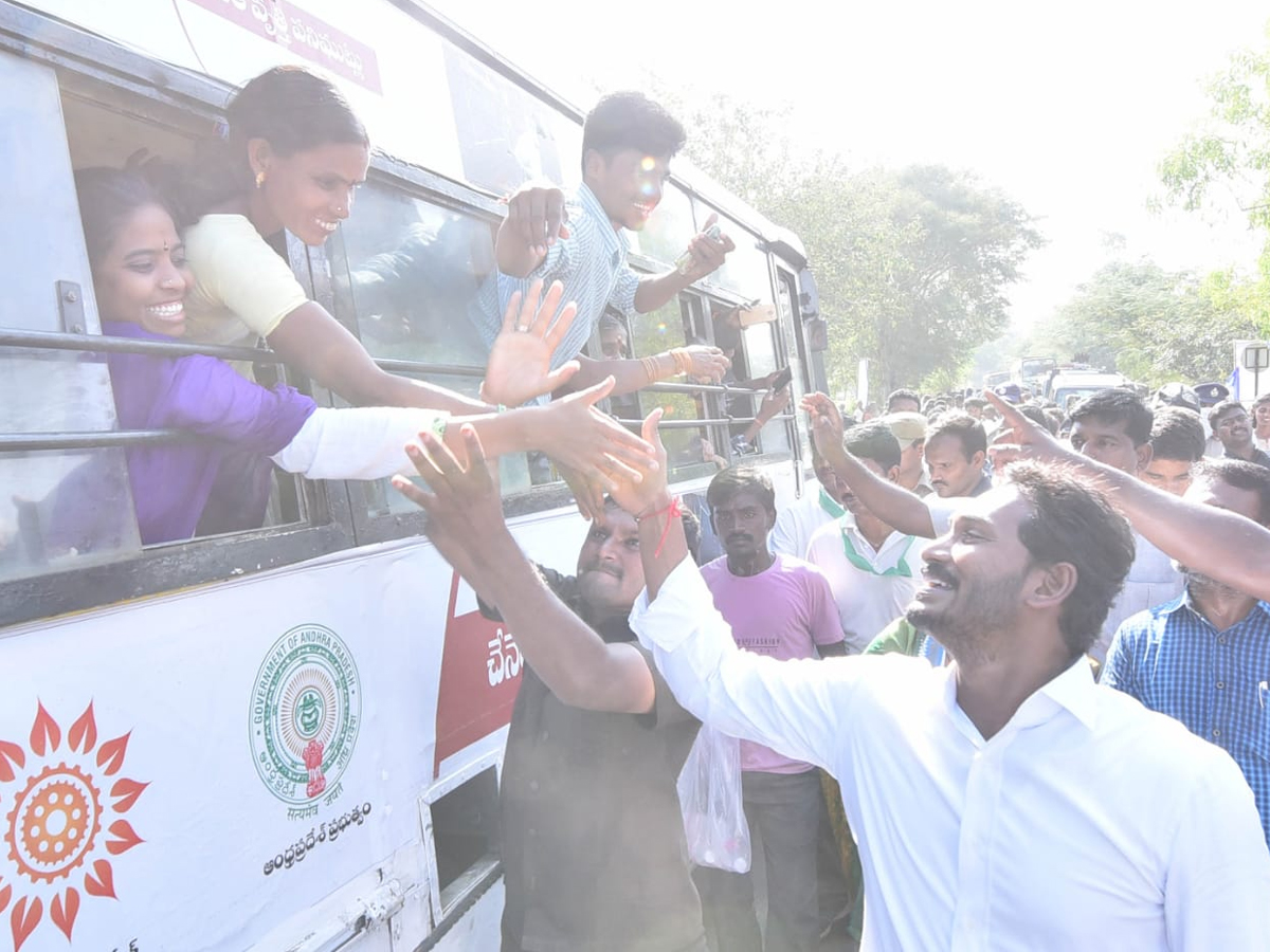 YS Jagan PrajaSankalpaYatra Day 301th Photo Gallery - Sakshi5