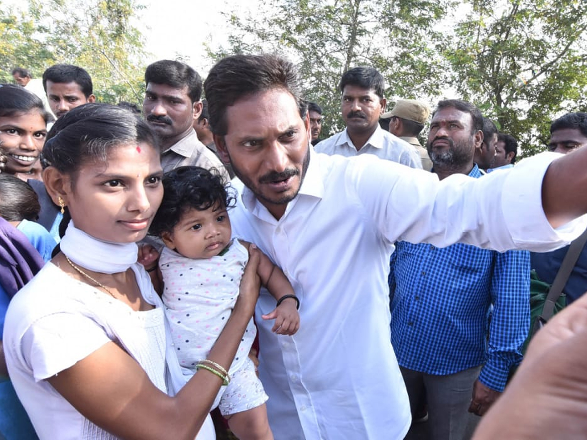 YS Jagan PrajaSankalpaYatra Day 301th Photo Gallery - Sakshi7