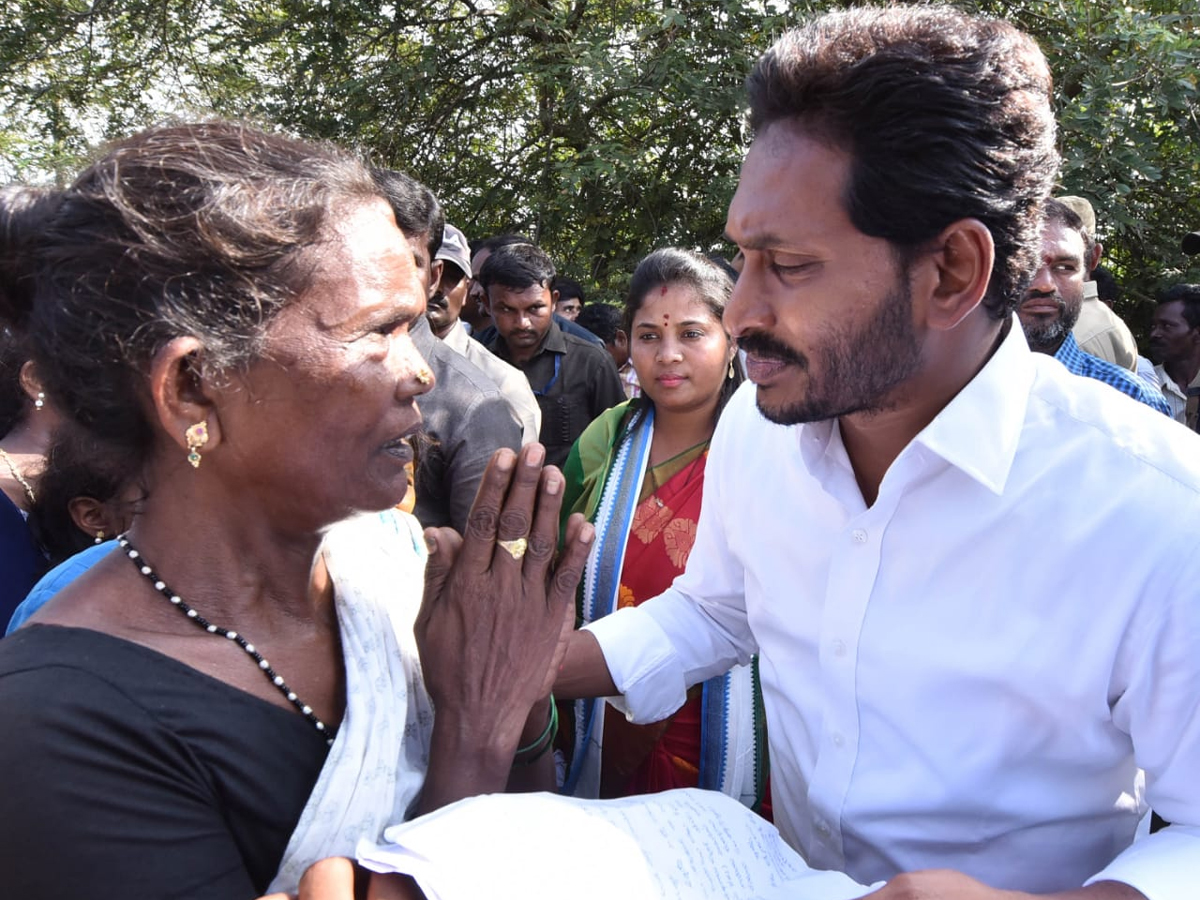 YS Jagan PrajaSankalpaYatra Day 301th Photo Gallery - Sakshi8