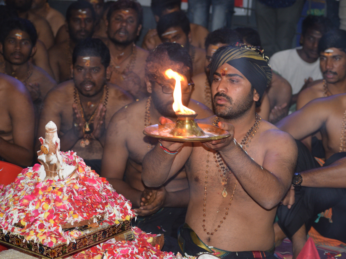 Sharwanand Mahapadi Pooja to Ayyappa Swamy Photo Gallery - Sakshi1