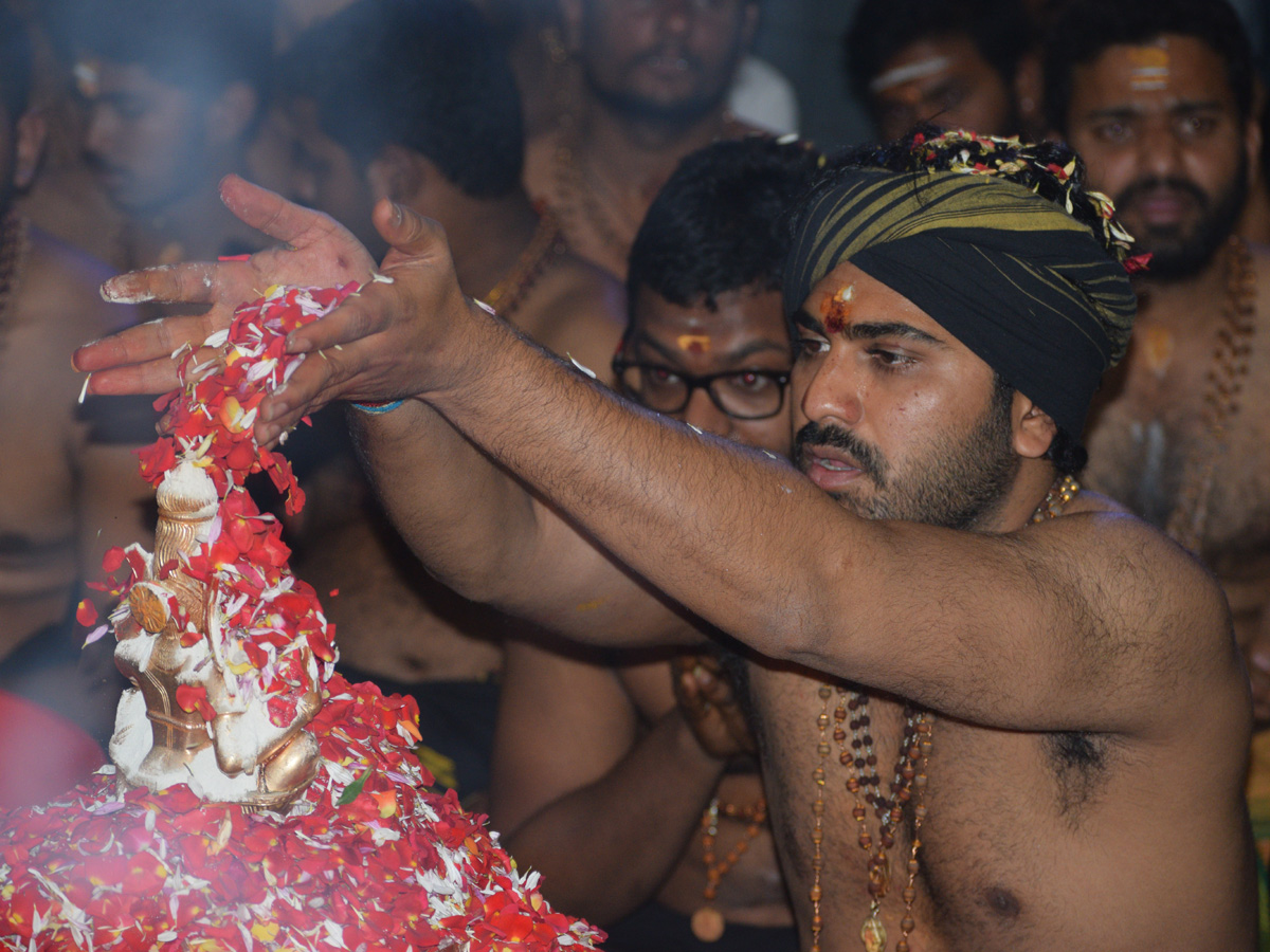 Sharwanand Mahapadi Pooja to Ayyappa Swamy Photo Gallery - Sakshi13