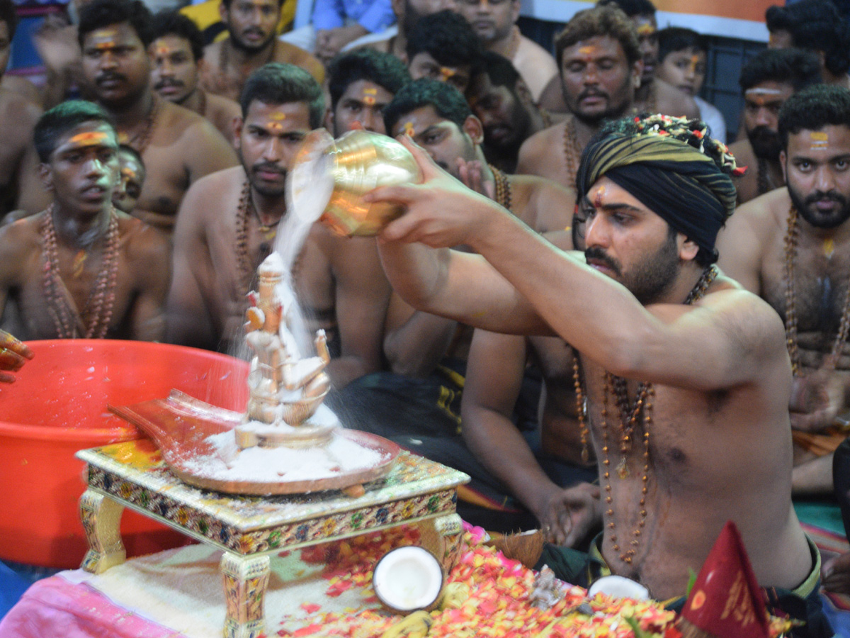 Sharwanand Mahapadi Pooja to Ayyappa Swamy Photo Gallery - Sakshi14