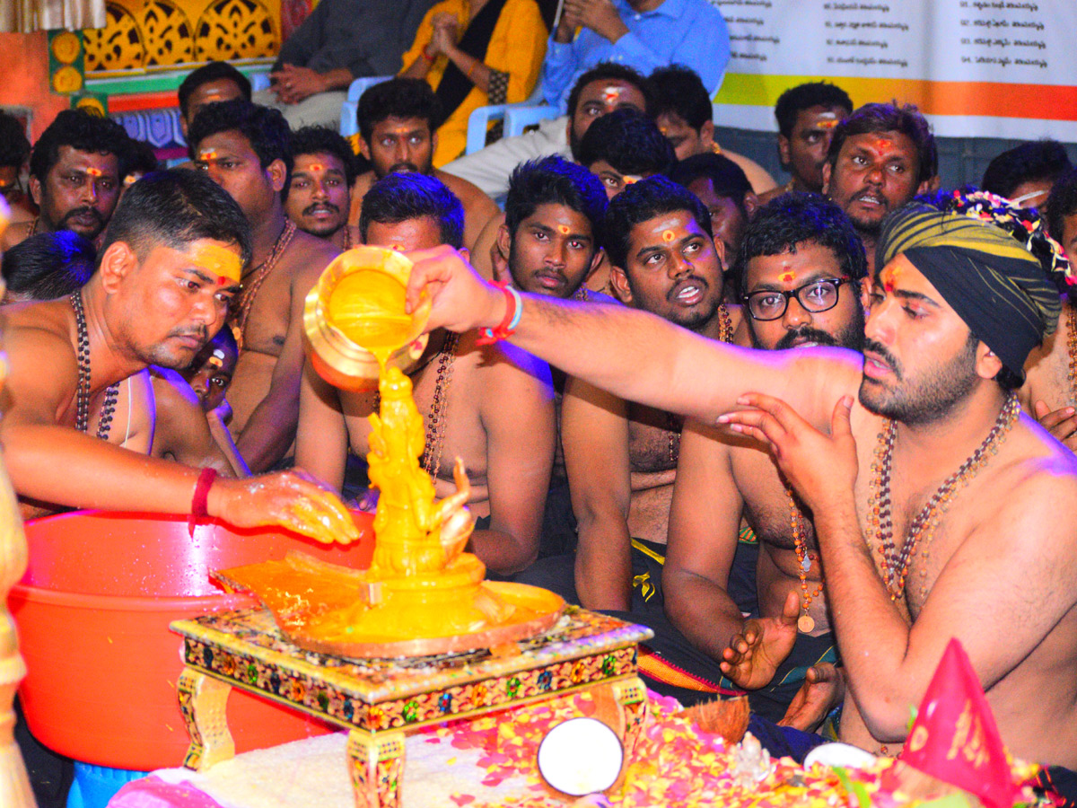 Sharwanand Mahapadi Pooja to Ayyappa Swamy Photo Gallery - Sakshi15