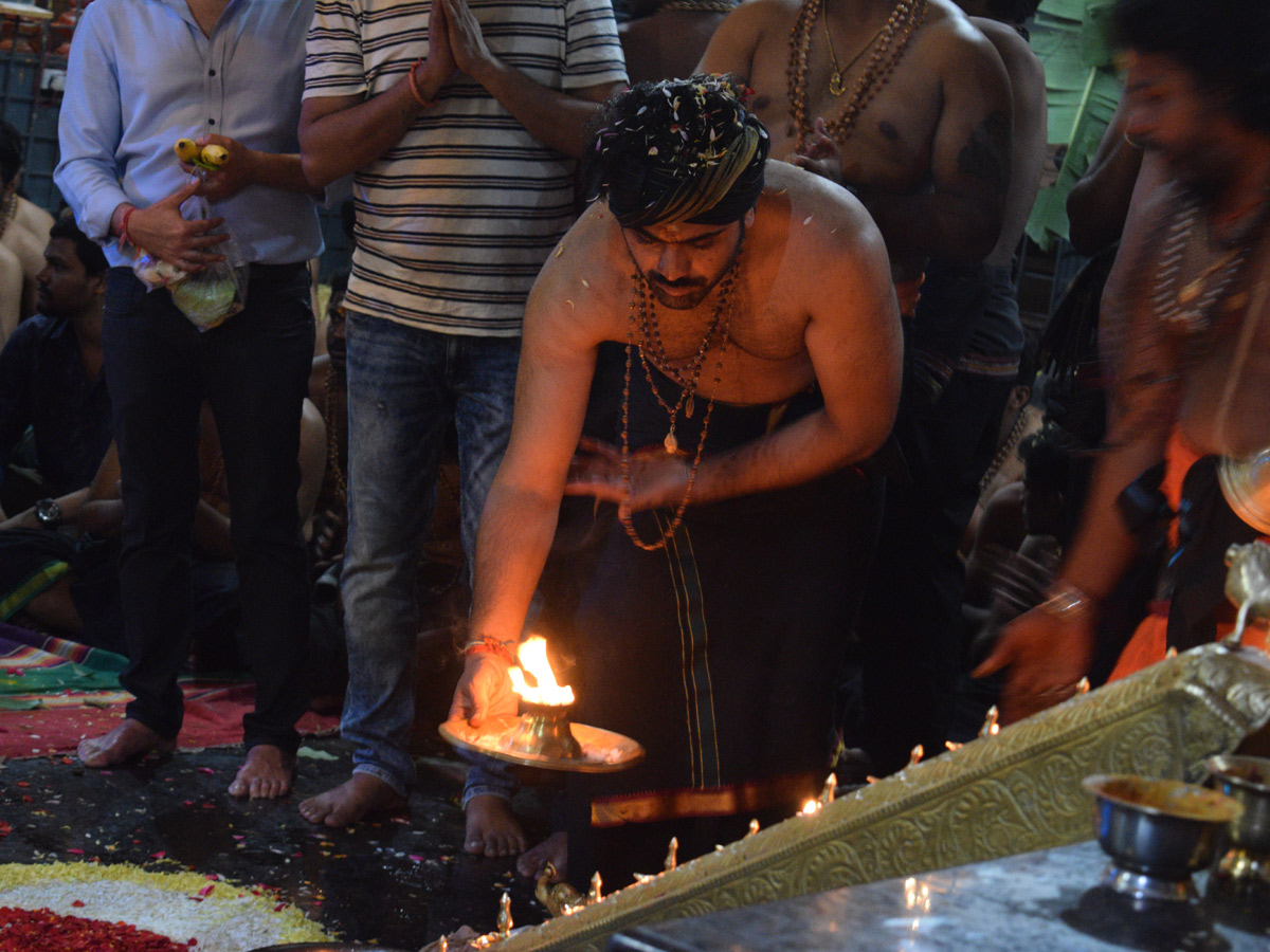 Sharwanand Mahapadi Pooja to Ayyappa Swamy Photo Gallery - Sakshi19