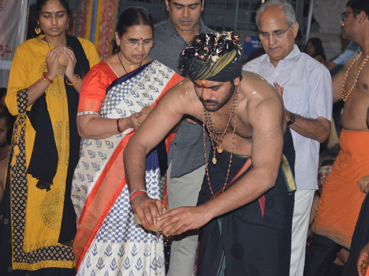 Sharwanand Mahapadi Pooja to Ayyappa Swamy Photo Gallery - Sakshi3