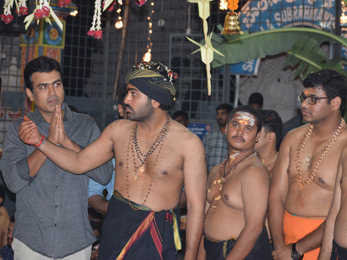 Sharwanand Mahapadi Pooja to Ayyappa Swamy Photo Gallery - Sakshi4