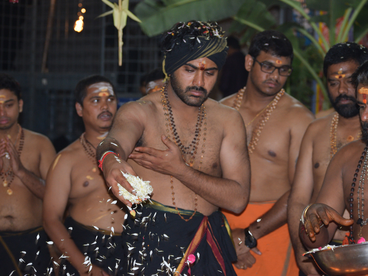 Sharwanand Mahapadi Pooja to Ayyappa Swamy Photo Gallery - Sakshi6