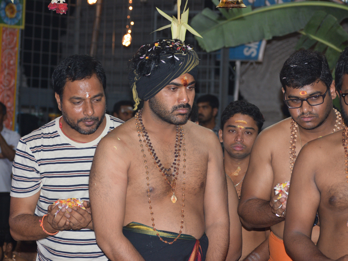 Sharwanand Mahapadi Pooja to Ayyappa Swamy Photo Gallery - Sakshi7