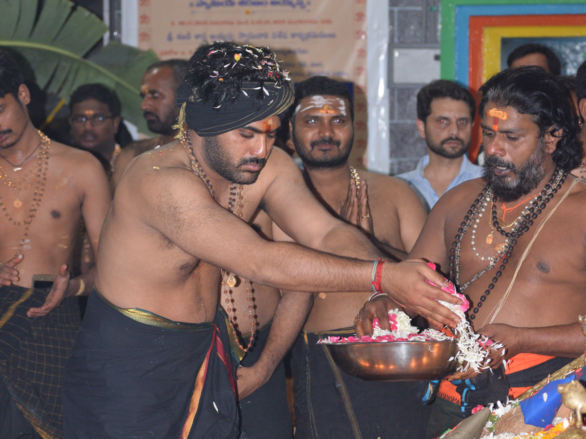 Sharwanand Mahapadi Pooja to Ayyappa Swamy Photo Gallery - Sakshi8