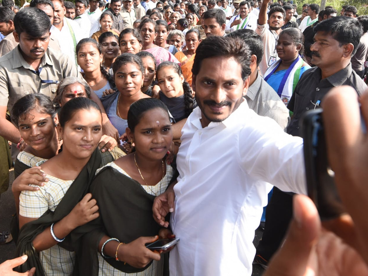 YS Jagan PrajaSankalpaYatra 302th Day Photo Gallery - Sakshi1