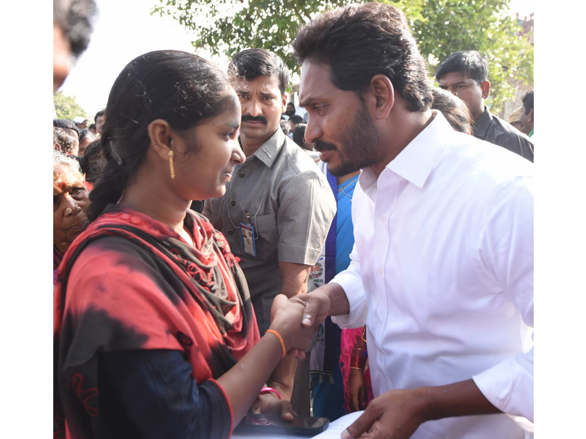 YS Jagan PrajaSankalpaYatra 302th Day Photo Gallery - Sakshi14