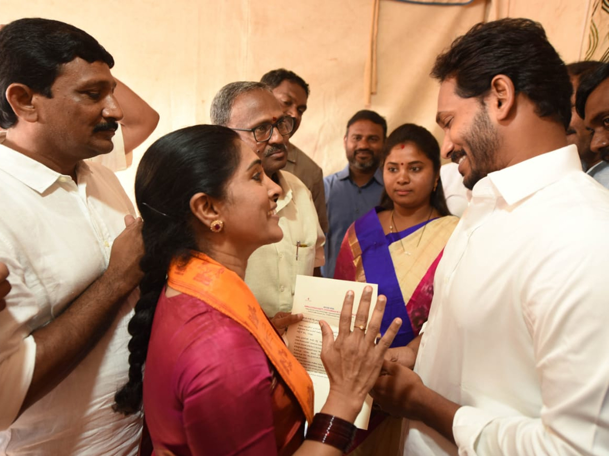 YS Jagan PrajaSankalpaYatra 302th Day Photo Gallery - Sakshi4