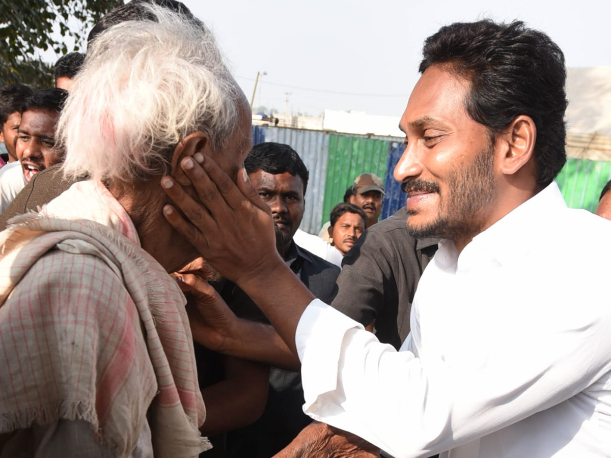 YS Jagan PrajaSankalpaYatra 302th Day Photo Gallery - Sakshi7