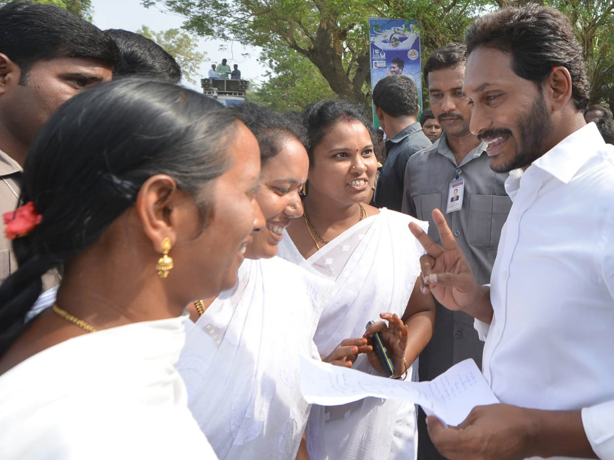 YS Jagan PrajaSankalpaYatra 302th Day Photo Gallery - Sakshi24