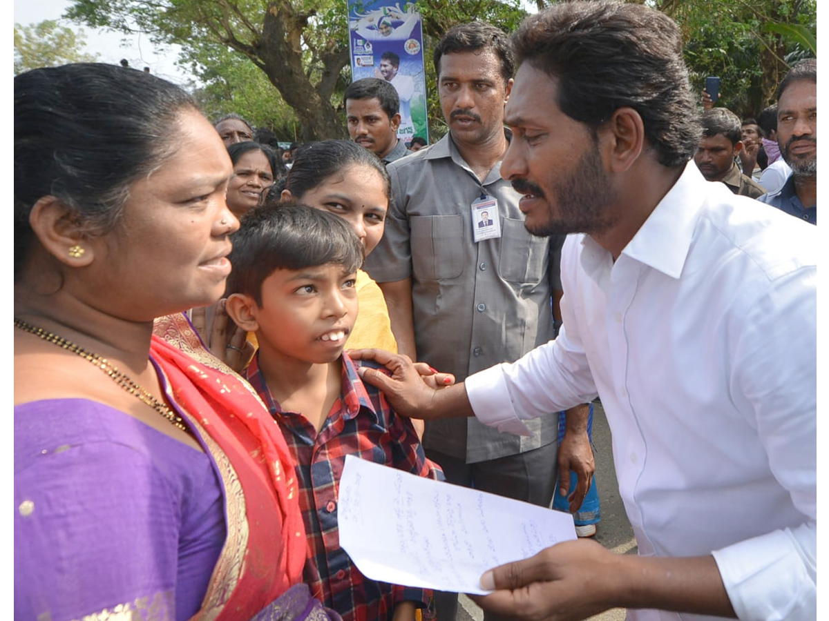 YS Jagan PrajaSankalpaYatra 302th Day Photo Gallery - Sakshi23