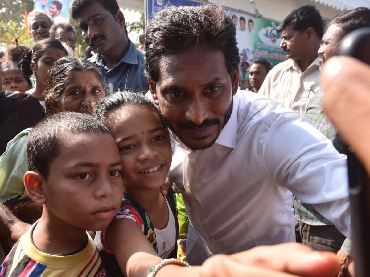 YS Jagan PrajaSankalpaYatra Day 303th Photo Gallery - Sakshi1