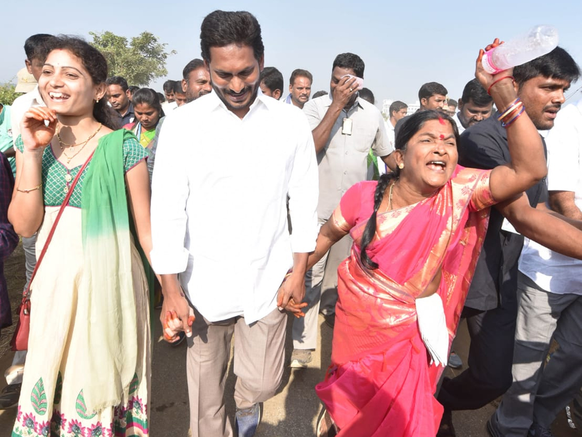 YS Jagan PrajaSankalpaYatra Day 303th Photo Gallery - Sakshi2