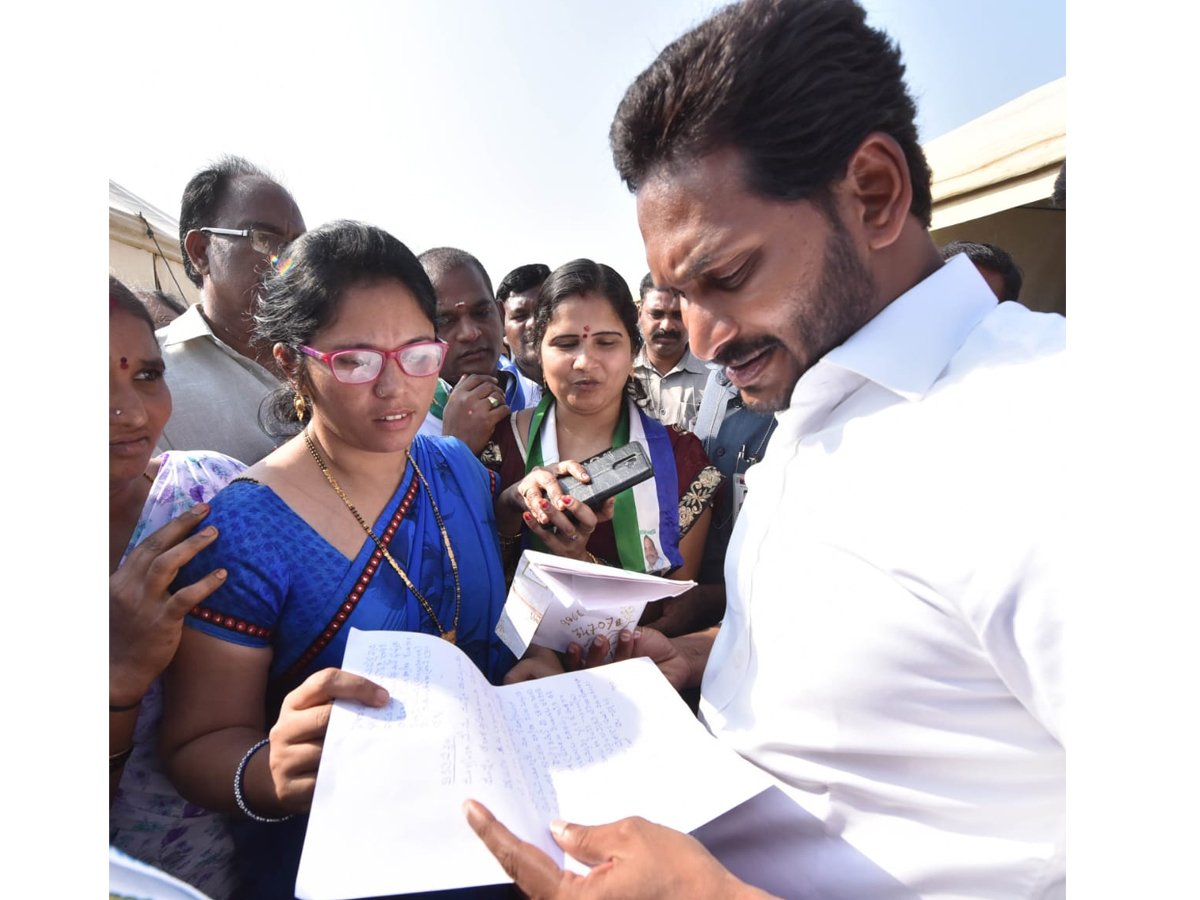 YS Jagan PrajaSankalpaYatra Day 303th Photo Gallery - Sakshi3