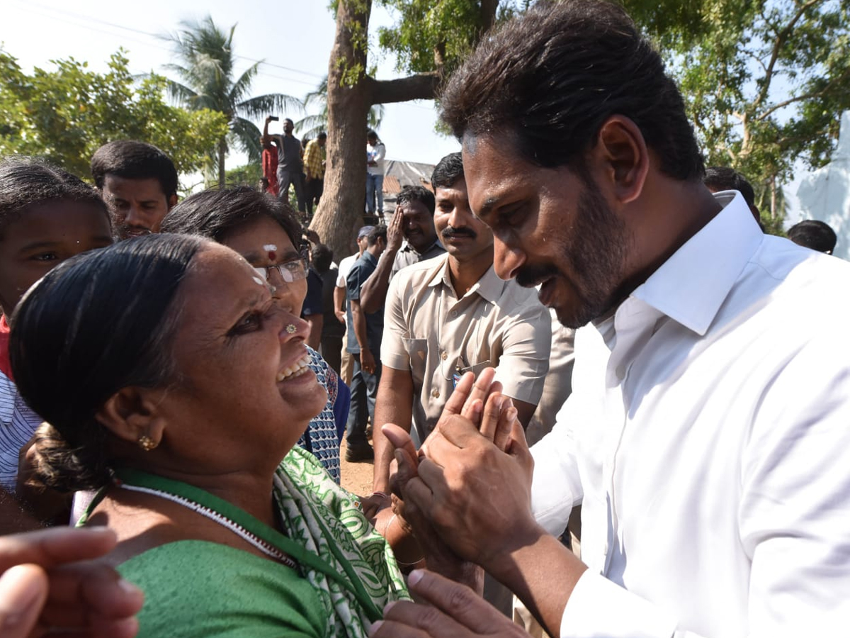 YS Jagan PrajaSankalpaYatra Day 303th Photo Gallery - Sakshi5