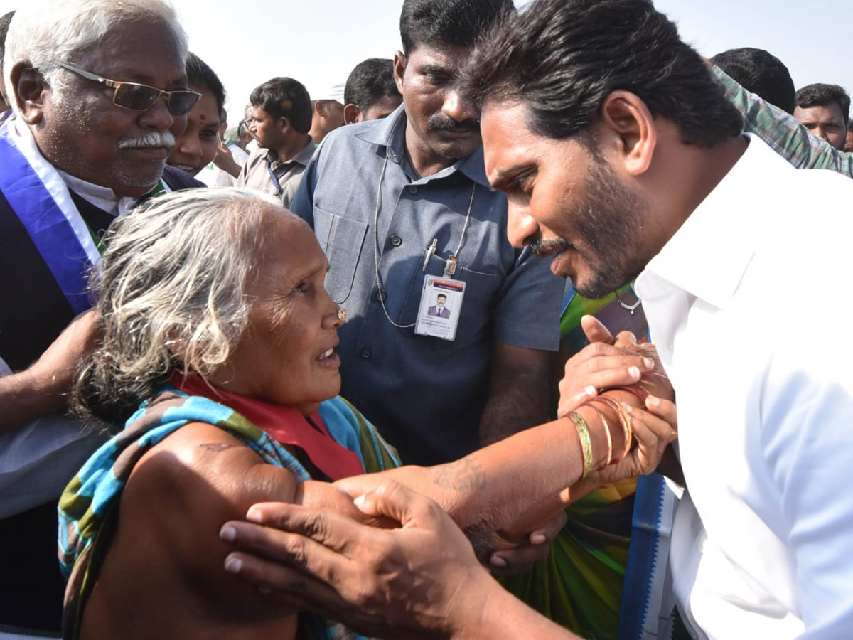 YS Jagan PrajaSankalpaYatra Day 303th Photo Gallery - Sakshi6