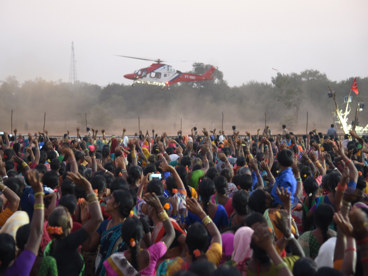 TRS Praja Ashirvada Sabha in Medak Photo Gallery - Sakshi10