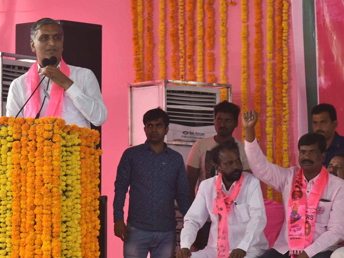 TRS Praja Ashirvada Sabha in Medak Photo Gallery - Sakshi3