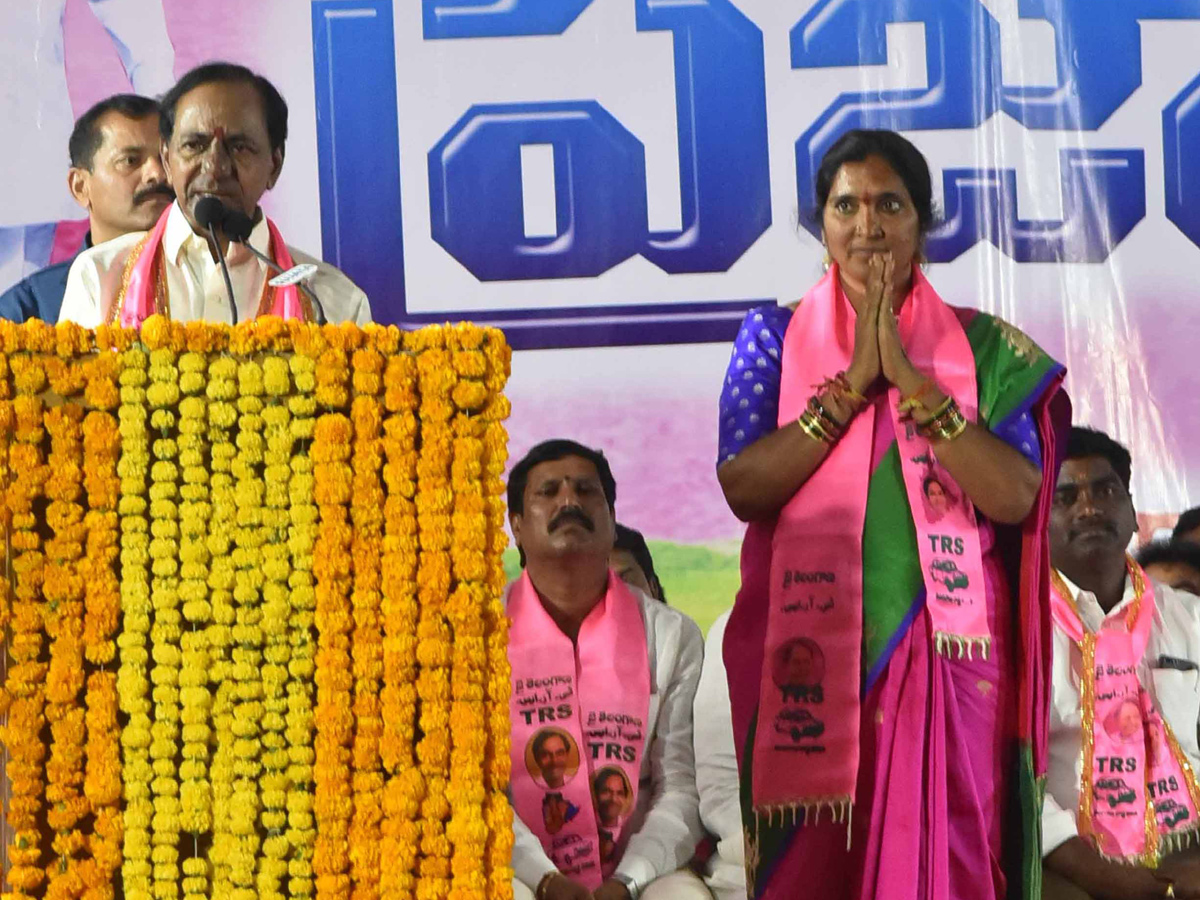 TRS Praja Ashirvada Sabha in Medak Photo Gallery - Sakshi4