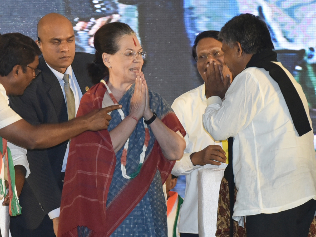 Congress Public Meeting In Medchal Photo Gallery - Sakshi16