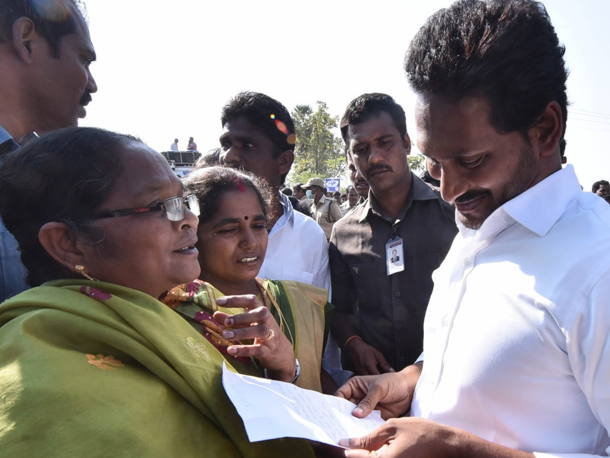 YS Jagan PrajaSankalpaYatra Day 304th Photo Gallery - Sakshi14