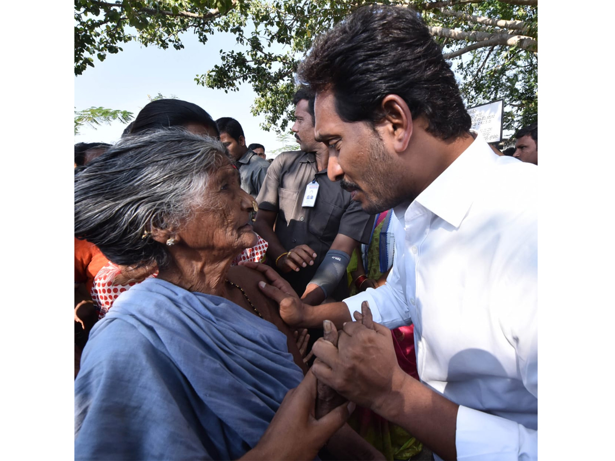 YS Jagan PrajaSankalpaYatra Day 304th Photo Gallery - Sakshi15