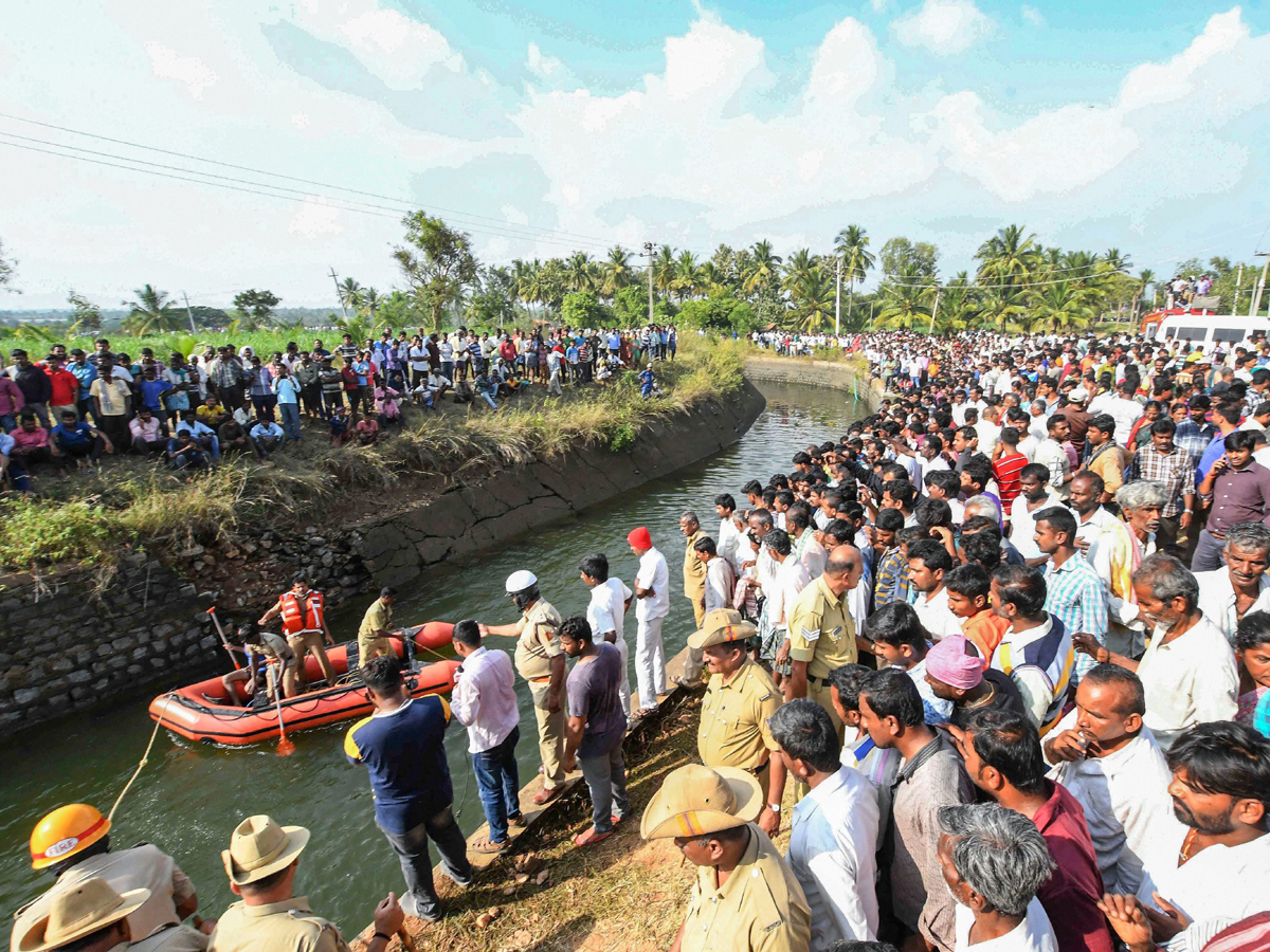 Bus Falls Into Canal in Karnataka Photo Gallery - Sakshi7