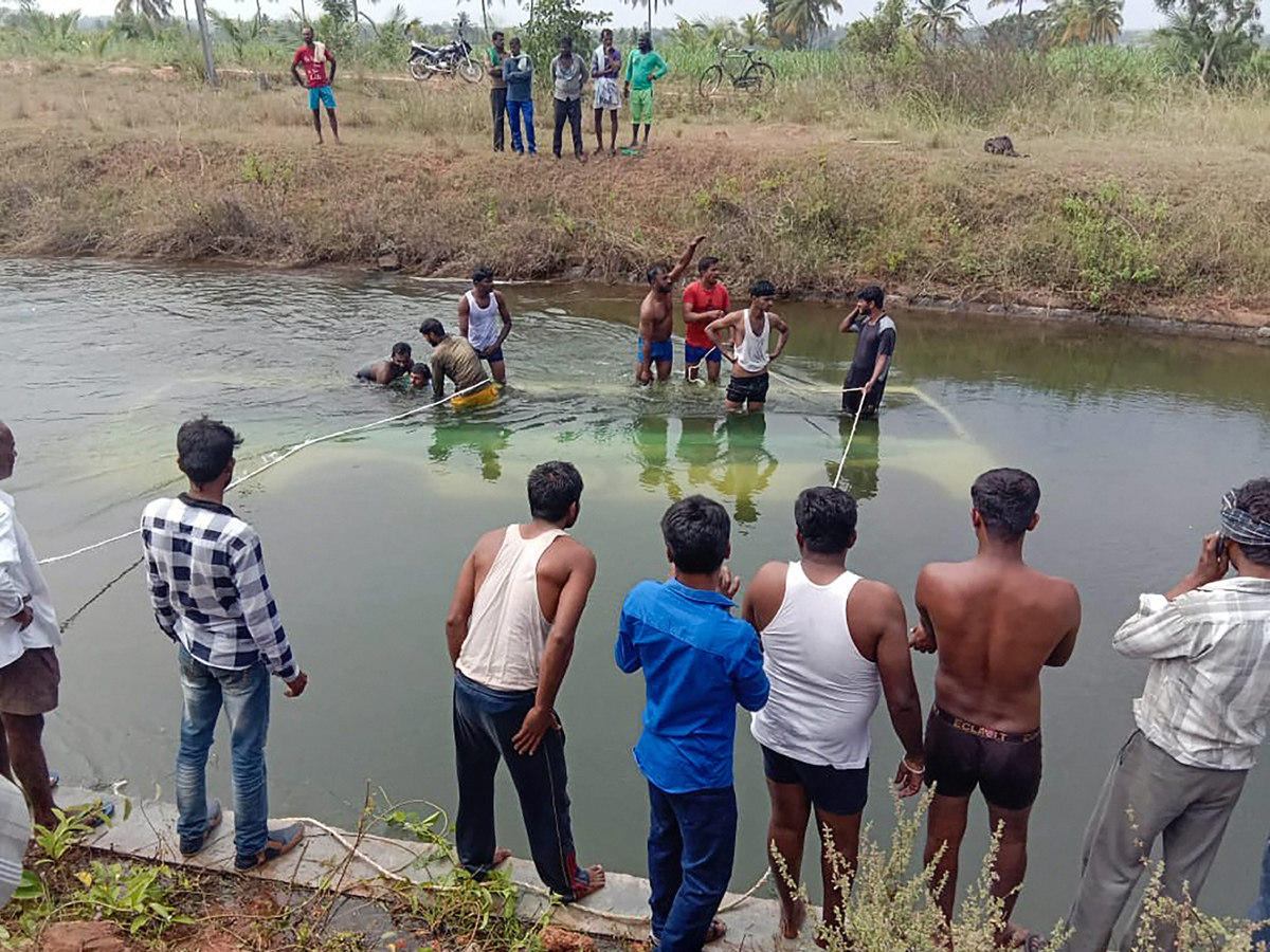 Bus Falls Into Canal in Karnataka Photo Gallery - Sakshi9