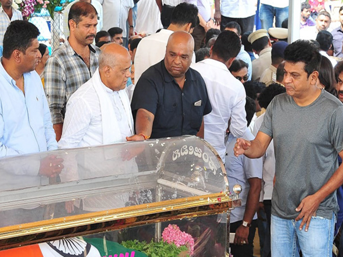 Tollywood Celebrities Condolences On Kannada Star Ambarish Photo Gallery - Sakshi3