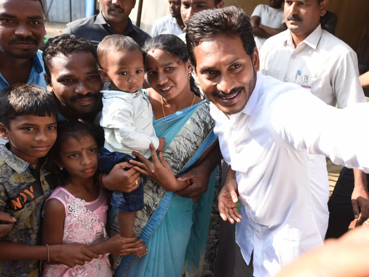 YS Jagan PrajaSankalpaYatra Day 305th Photo Gallery - Sakshi10