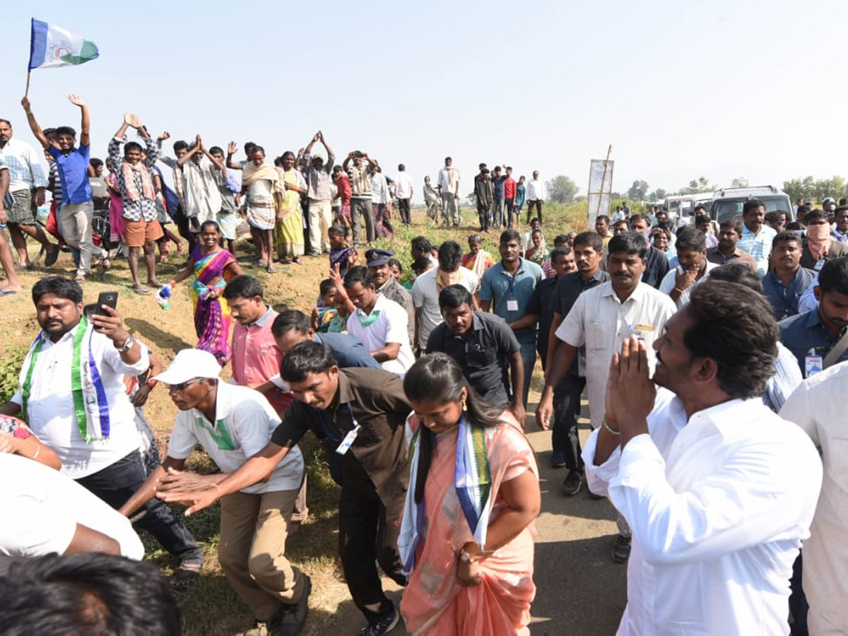 YS Jagan PrajaSankalpaYatra Day 305th Photo Gallery - Sakshi17