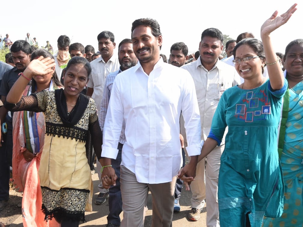 YS Jagan PrajaSankalpaYatra Day 305th Photo Gallery - Sakshi18