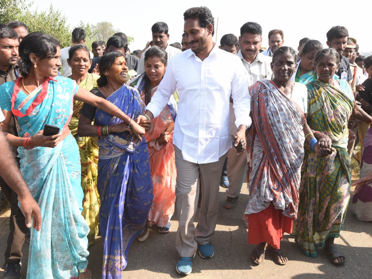 YS Jagan PrajaSankalpaYatra Day 305th Photo Gallery - Sakshi3