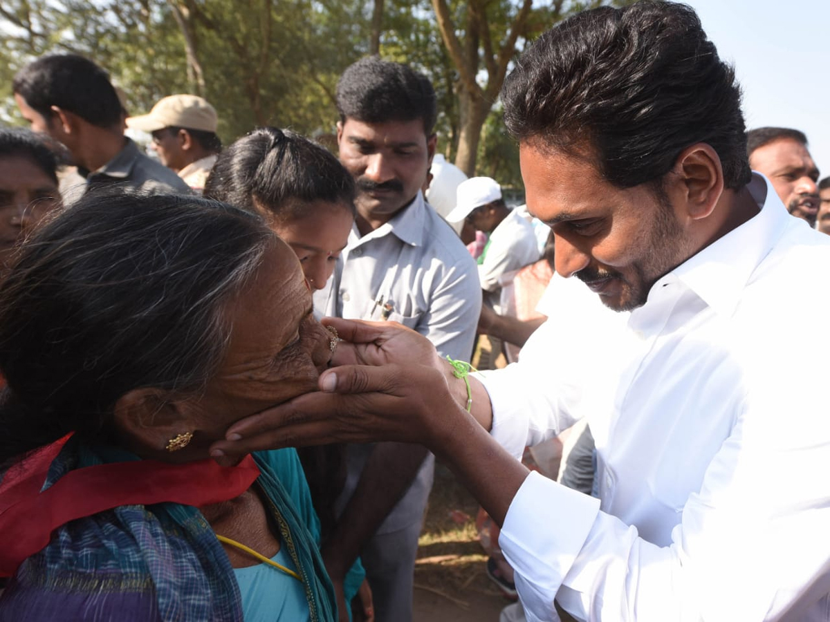 YS Jagan PrajaSankalpaYatra Day 305th Photo Gallery - Sakshi4