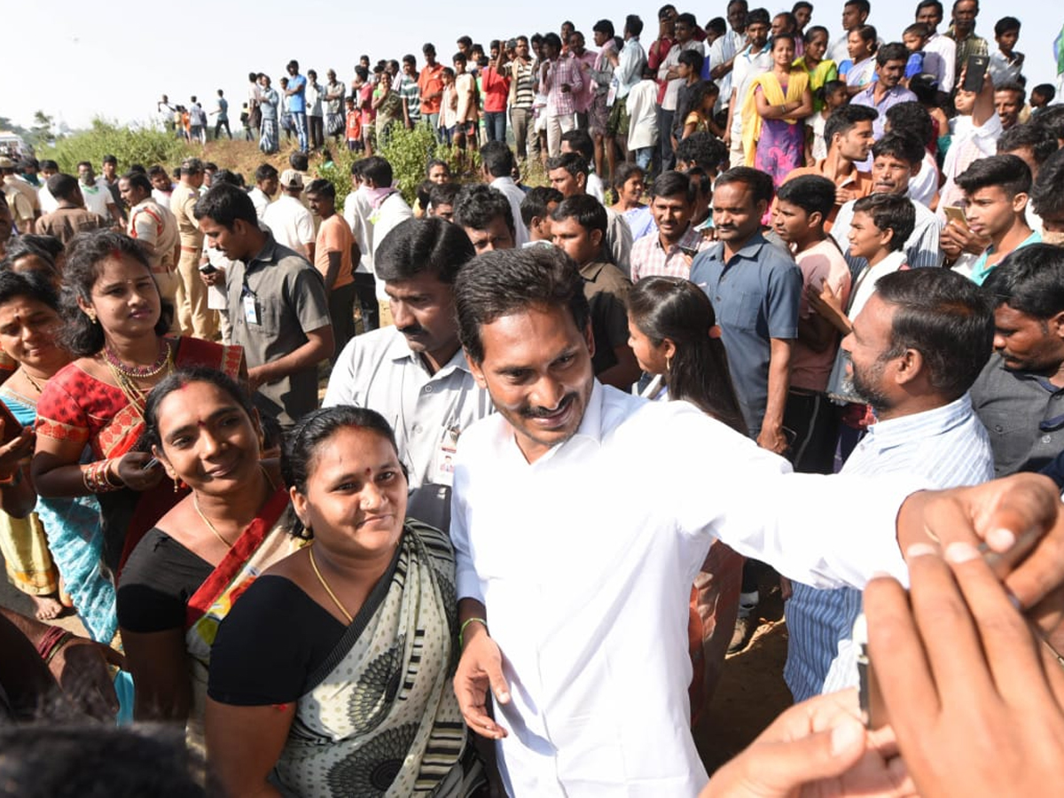 YS Jagan PrajaSankalpaYatra Day 305th Photo Gallery - Sakshi7