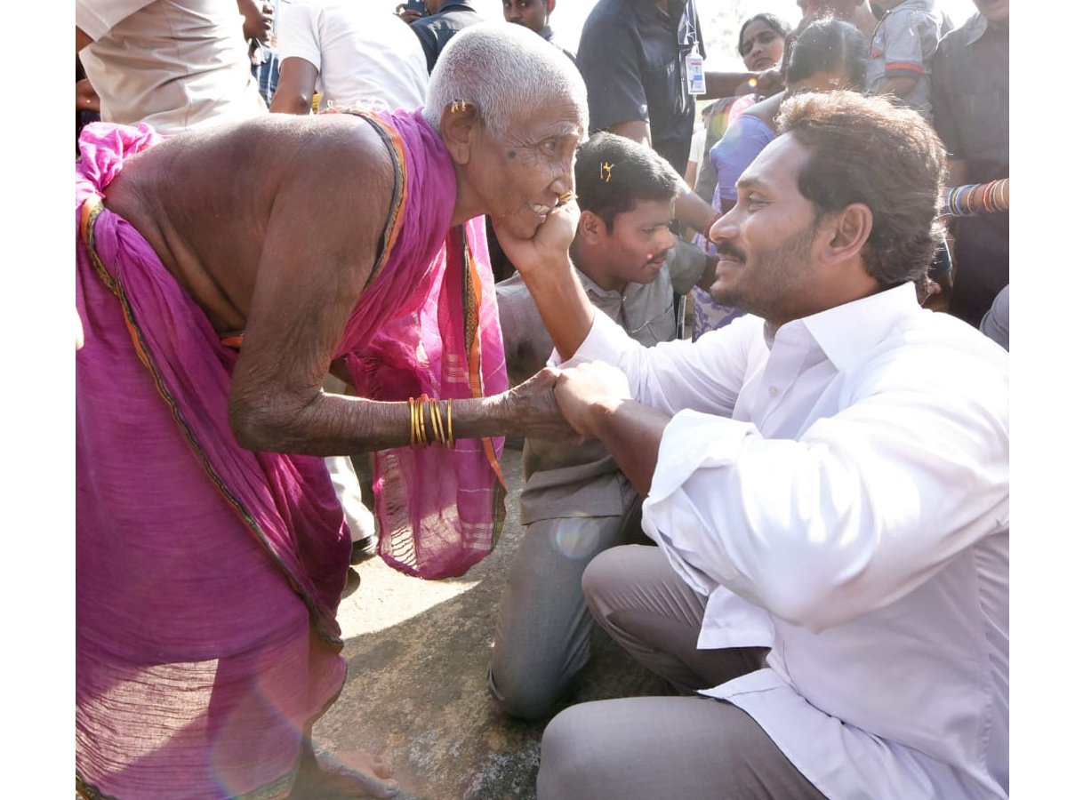 YS Jagan PrajaSankalpaYatra Day 306th Photo Gallery - Sakshi15