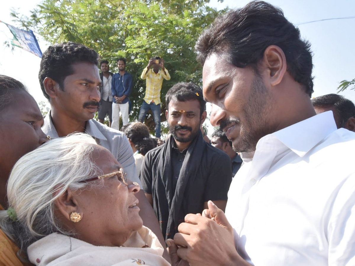 YS Jagan PrajaSankalpaYatra Day 306th Photo Gallery - Sakshi16