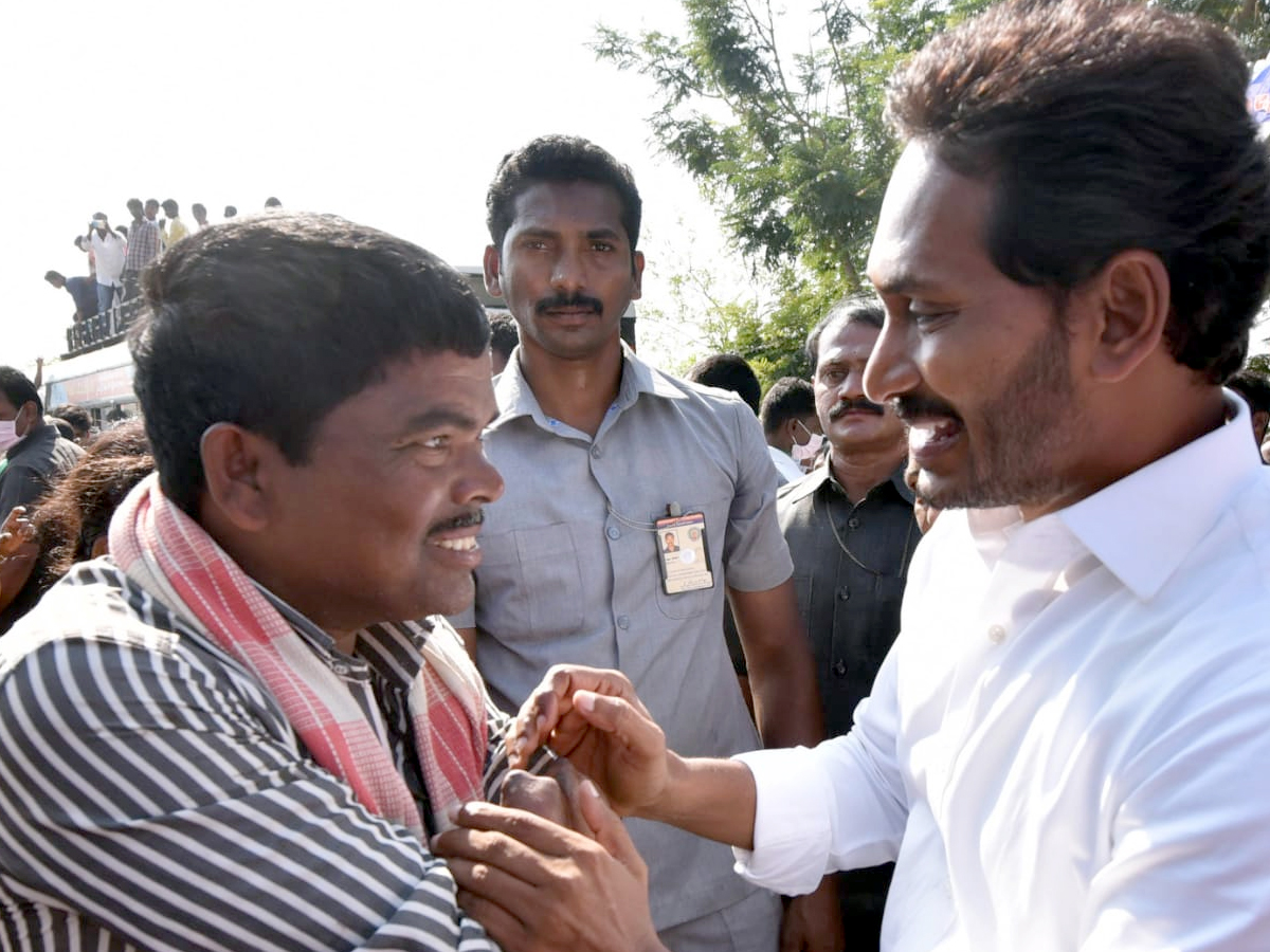 YS Jagan PrajaSankalpaYatra Day 306th Photo Gallery - Sakshi17