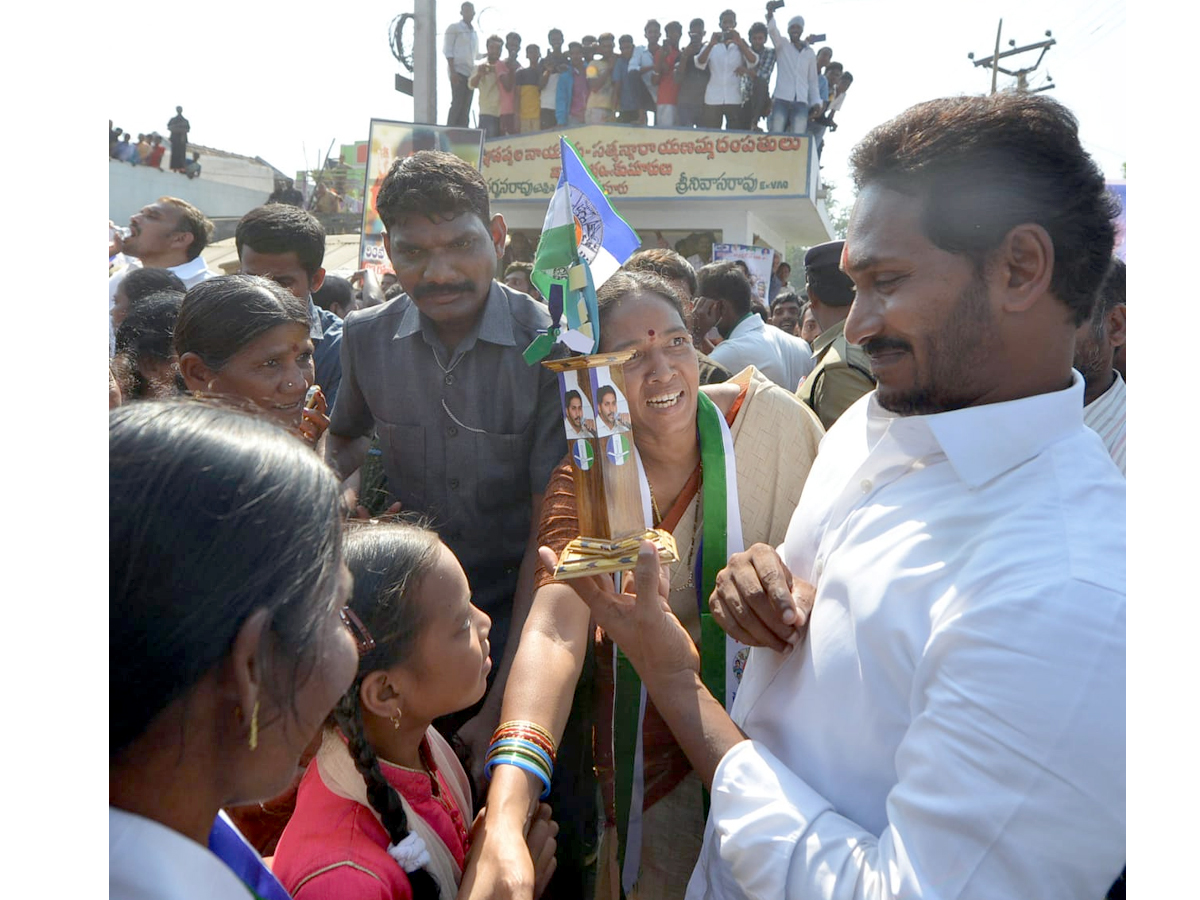 YS Jagan PrajaSankalpaYatra Day 306th Photo Gallery - Sakshi20