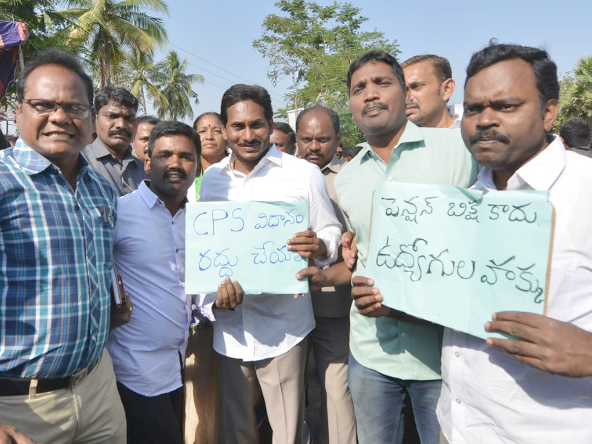 YS Jagan PrajaSankalpaYatra Day 306th Photo Gallery - Sakshi35