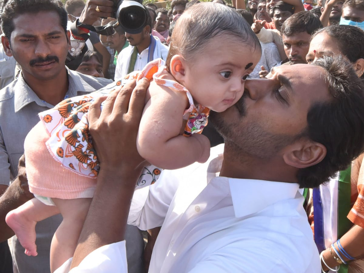 YS Jagan PrajaSankalpaYatra Day 306th Photo Gallery - Sakshi7