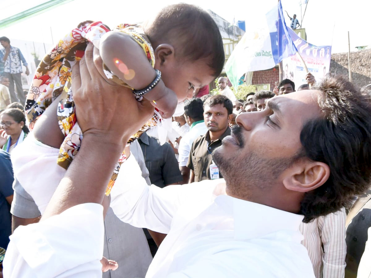 YS Jagan PrajaSankalpaYatra Day 306th Photo Gallery - Sakshi9